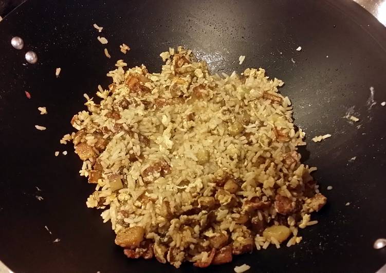 Steps to Make Appetizing Breakfast Fried Rice