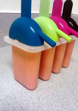 A picture of Fruit Popsicle (Mananaberry).