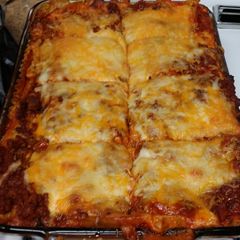 A picture of Lasagna gordita.