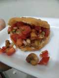 Arepa frita con ensalada de pepitona