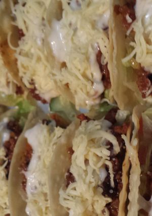 A picture of Mini tacos in sweet and spicy sauce.
