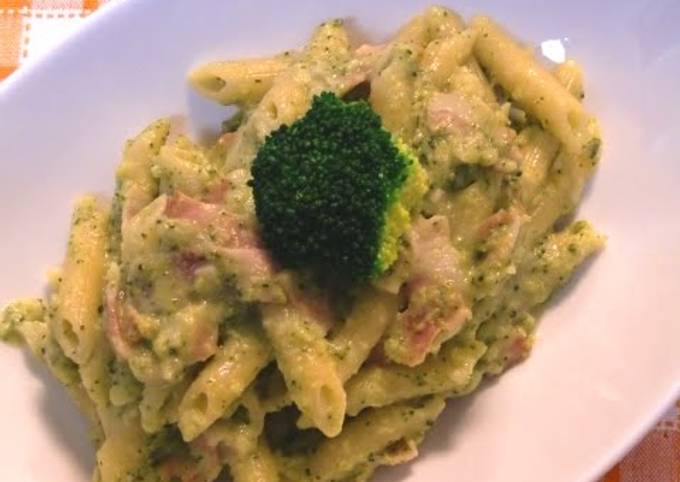 Pasta with Broccoli Cream Sauce