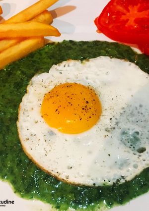 Foto di Occhio di bue su letto di crema di prezzemolo