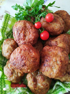 Ízes húsgolyók recept fotója