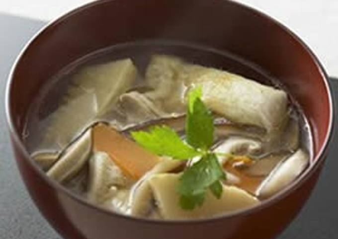 Chinese-Style Ozouni (Mochi Cake Soup) Flavored With Pure Sesame Oil