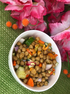 A picture of Chic pea salad.