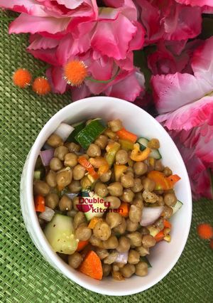 A picture of Chic pea salad.