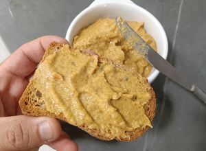 Una foto de Muhammara o crema de pimientos