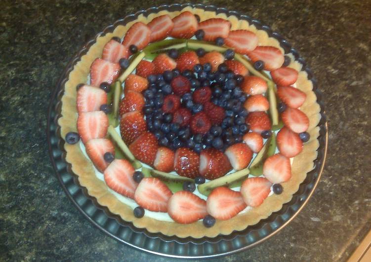 Step-by-Step Guide to Make Award-winning Fruit Tart (courtesy of Paula Deen)