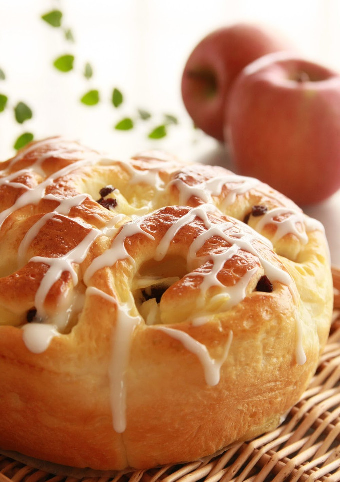 A picture of Apple Bread.