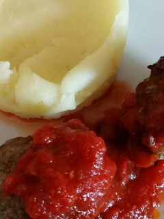 A picture of Polpette in sugo - meatballs in a tomato sauce.