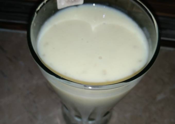 Banana mango milkshake