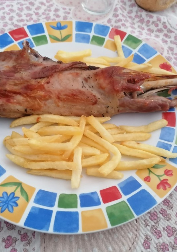 Una foto de Paletilla de cordero a las finas hierbas