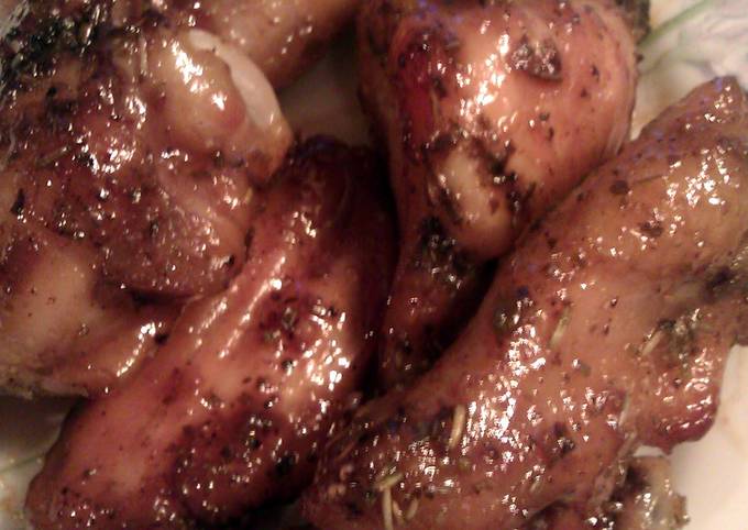 Simple Way to Make Quick Sweet&#39;n&#39;Sticky Rosemary Wings