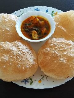 লুচি আলুর দম (luchi aloor dum recipe in Bengali) রেসিপির প্রধান ছবি