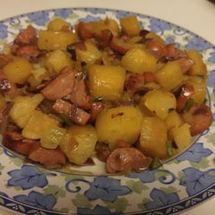 A picture of Spicy yucca with sausage..