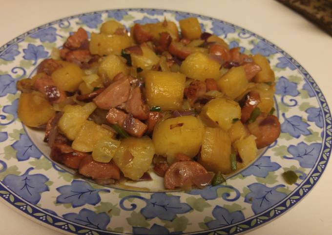 Spicy yucca with sausage.