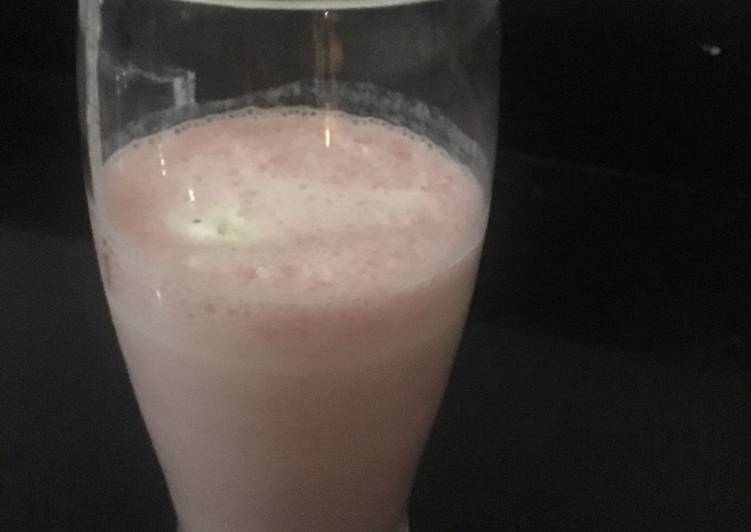 Simple Way to Make Favorite Strawberry milkshake