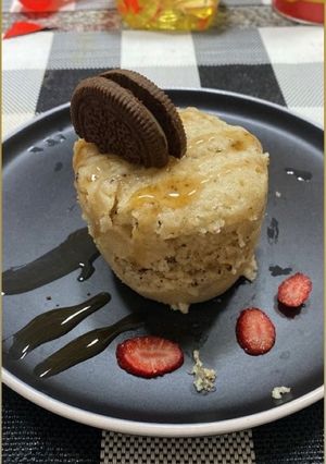 Una foto de Mug Cake de vainilla y galleta