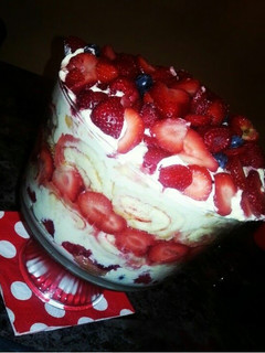 A picture of Charlottes very berry trifel.