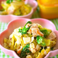 A picture of Mustard Cheese Salad with Spring Cabbage & Chicken,.