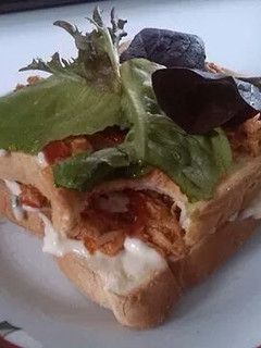 A picture of Spicy tuna sandwhich.