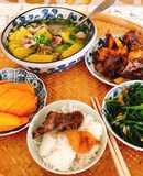 Vịt ram thơm với nước dừa.  Canh bí đỏ sườn non “   Rau muống xào tỏi “
