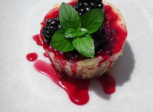 Una foto de New york cheesecake de zarzamoras
