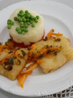 Una foto de Bacalao con verduras