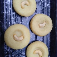 A picture of Kaju milk peda.
