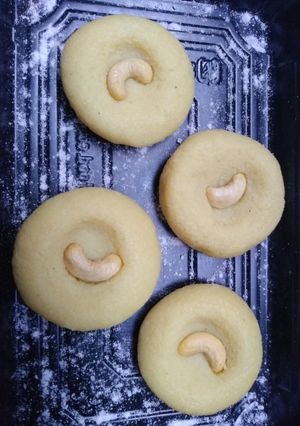 A picture of Kaju milk peda.