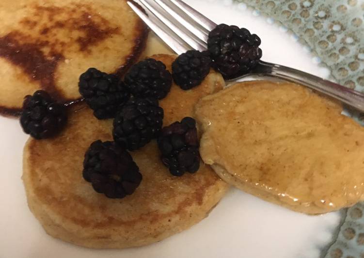 3 ingredient fake pancakes (made with oats and cottage cheese)