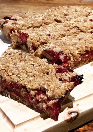 A picture of Strawberry & Oat Bars.