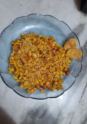 A picture of Bhel puri.