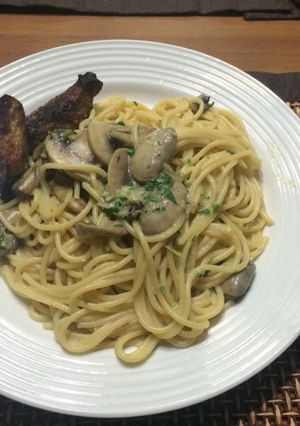 Una foto de Spaguetti Fungi Creme il Olio