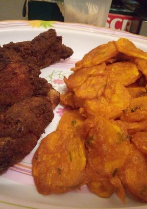 A picture of Marinated chicken with viazi karai.