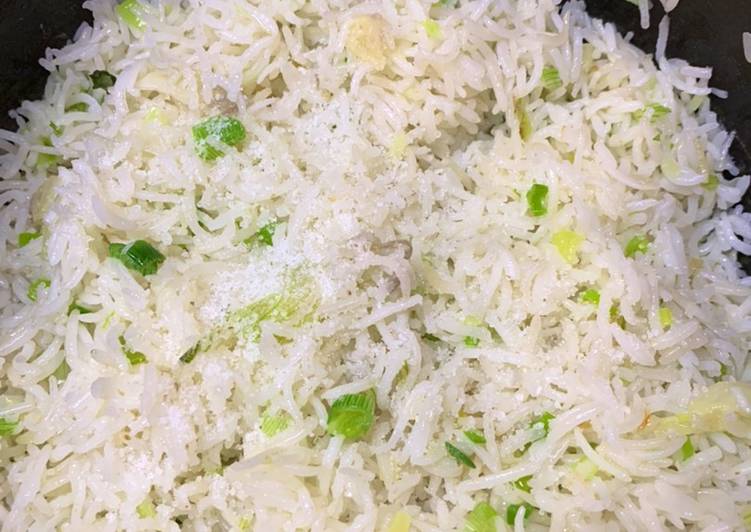 Steps to Make Quick Garlic Rice