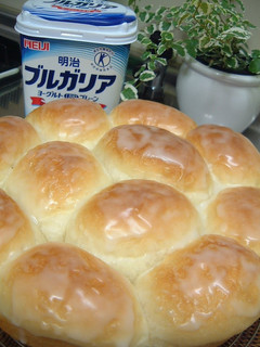 A picture of Yogurt Pull-Apart Bread.