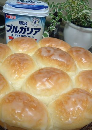 A picture of Yogurt Pull-Apart Bread.