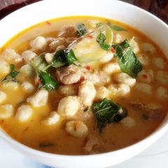 A picture of Kanya's Red Curry with Pork.