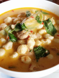 A picture of Kanya's Red Curry with Pork.