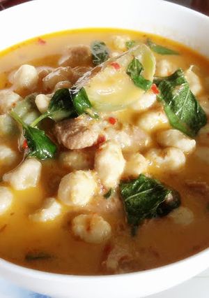 A picture of Kanya's Red Curry with Pork.
