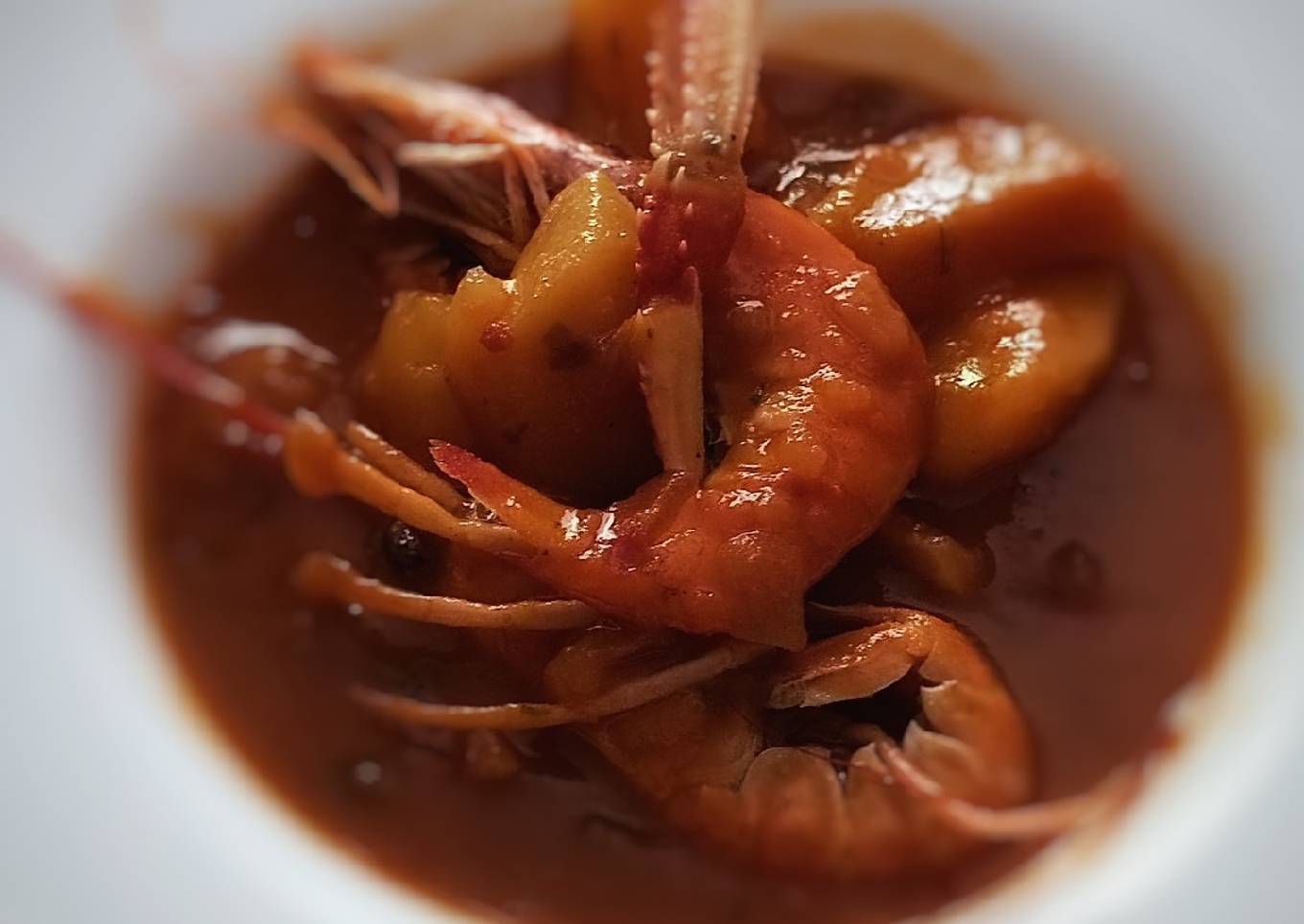 Suquet de cigalas con caldo de langostinos