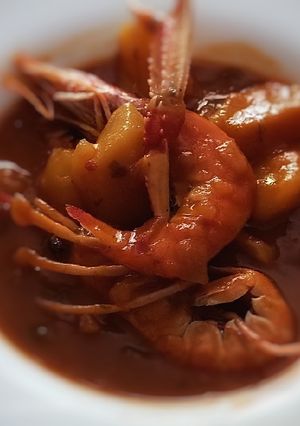 Una foto de Suquet de cigalas con caldo de langostinos