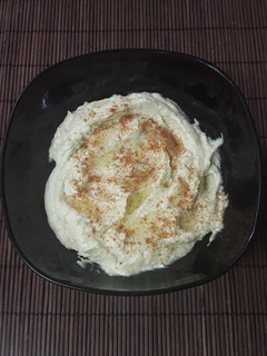 Una foto de Hummus de aguacates fácil y rápido