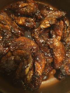 Una foto de Alitas de pollo en salsa