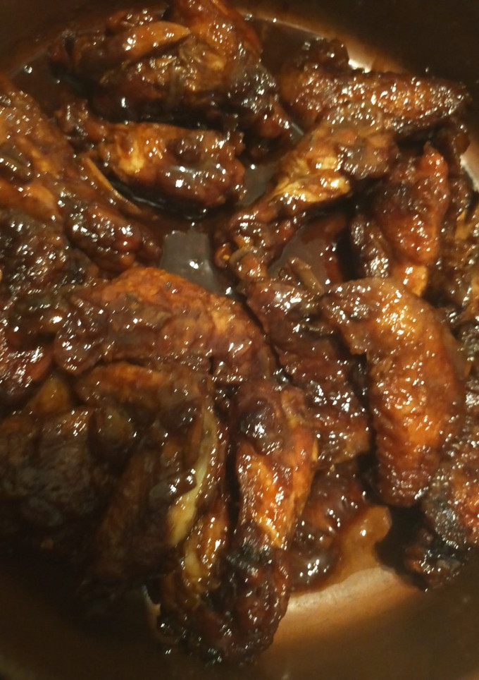 Una foto de Alitas de pollo en salsa