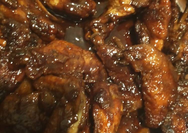 Alitas de pollo en salsa