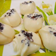 A picture of White Rose Chocolate.