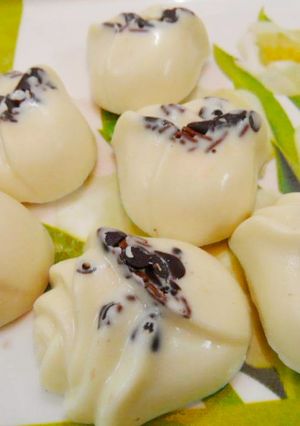 A picture of White Rose Chocolate.